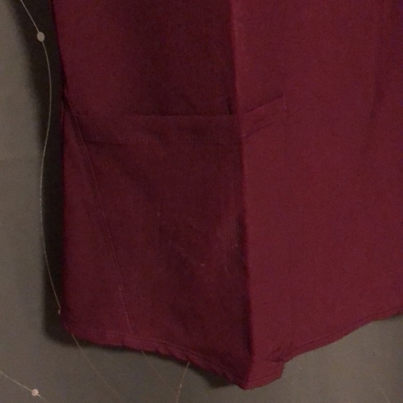 Sketchers Burgundy “Scrubs” Top. Brand New never worn burgundy size medium - Picture 5 of 5
